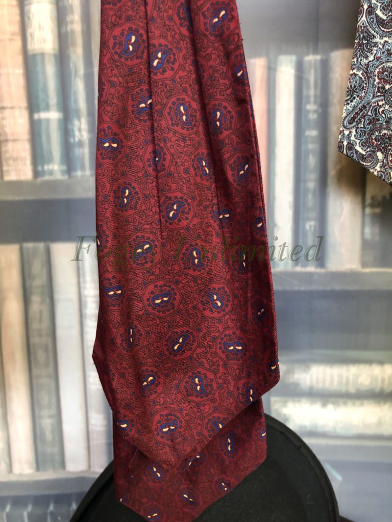 A Vintage Gentlemans Cravat/Scarf/Ascot . (Many Colours and Patterns ...