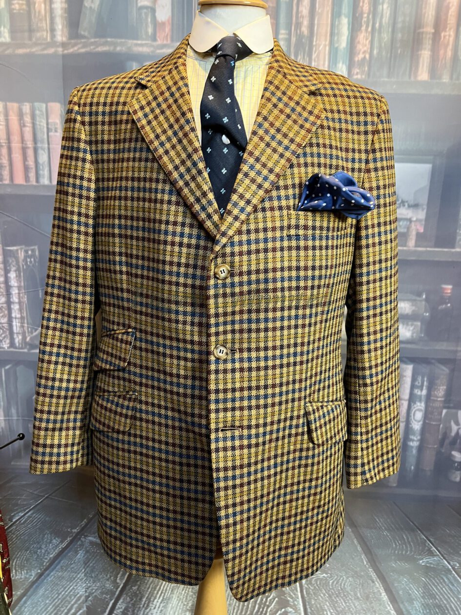 Lovely Magee Tweed Hacking Jacket 42