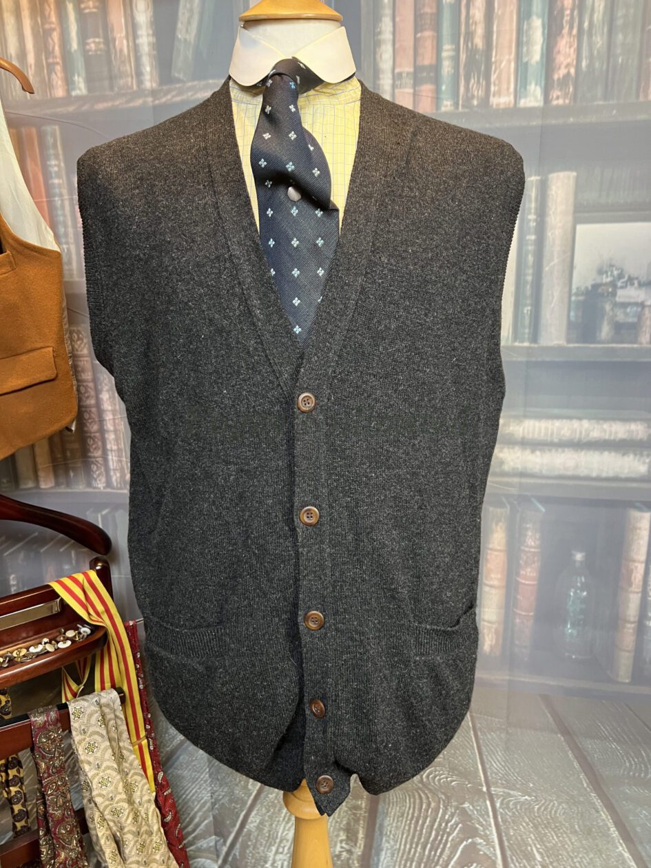 Knitted Wool Sleeveless Cardigan/Vest 42-44