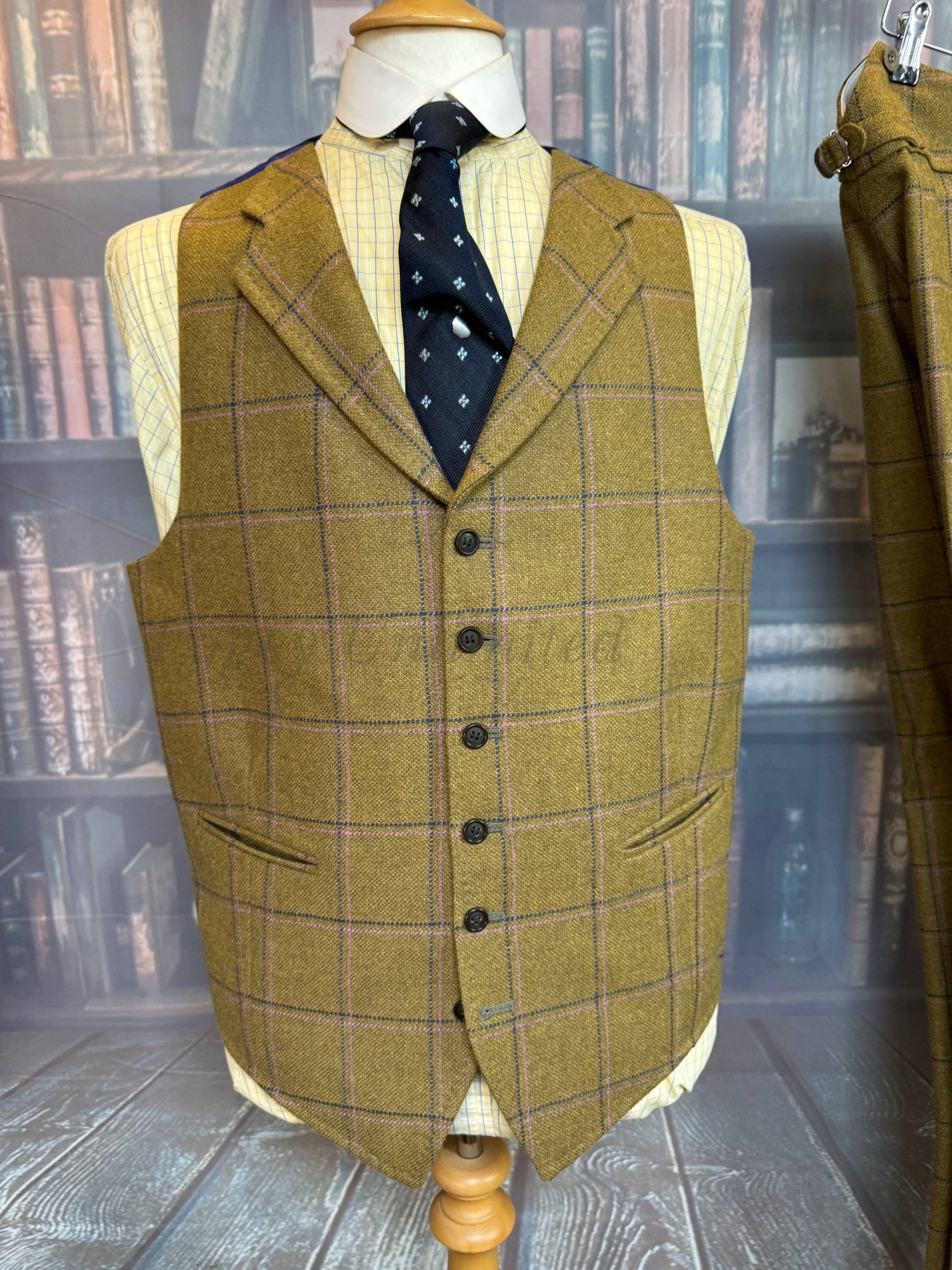 A Stunning Bespoke Thomas Crown 3 piece Tweed Suit Chest 40