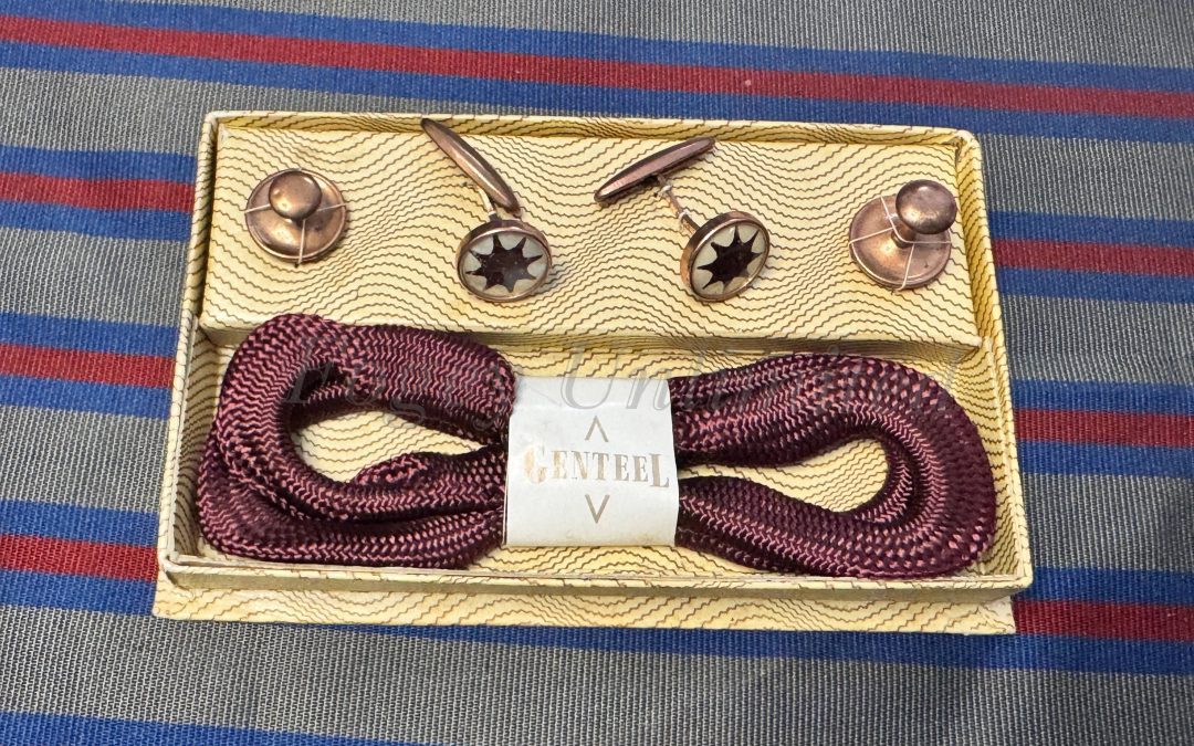 Vintage Gentleman’s Accessory Set. Armbands Collar Studs and Cufflinks set by Genteel