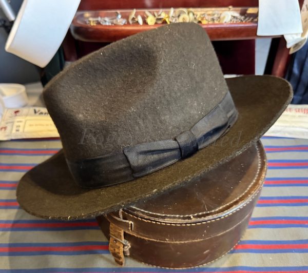 Vintage Dark Brown Trilby Hat by London Hatters. Size 7 1/4"approx (Ref:LH714) - Image 4