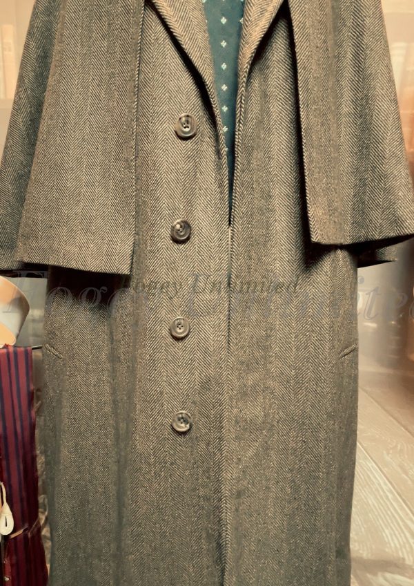 Vintage Bespoke Gentleman's Inverness Cape or Ulster Cape by Davies & Son Savile Row . 44-46"/112-117cm (PTH) - Image 7